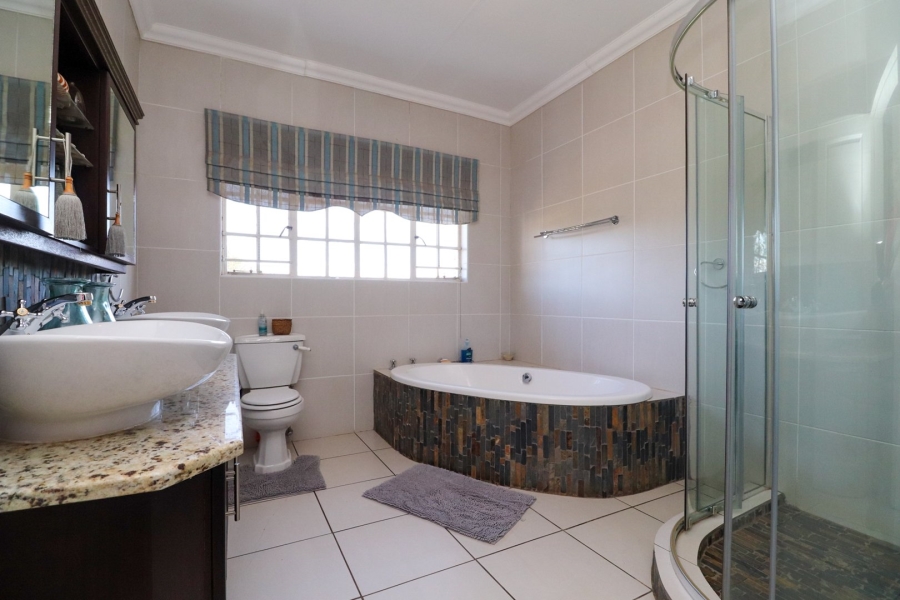 4 Bedroom Property for Sale in Wilkoppies North West